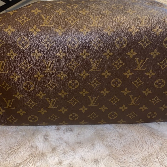 Louis Vuitton - Picture 16 of 17
